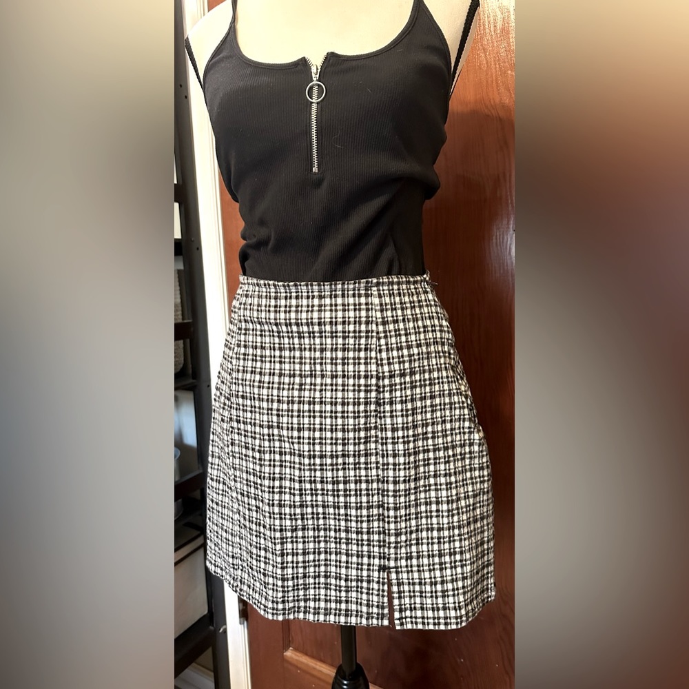 Urban outfitters BDG skirt Black & white gorgeous linen feel skirt 500